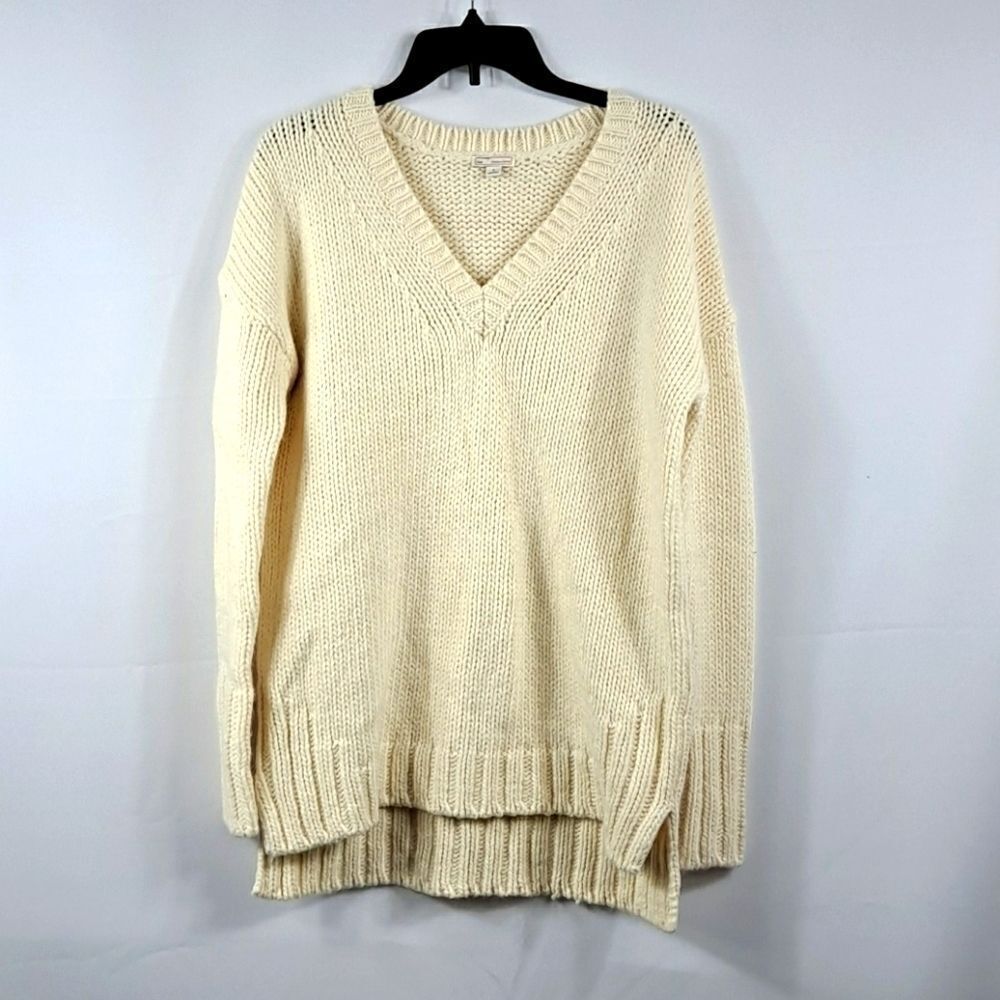 Gap v neck sweater NWOT